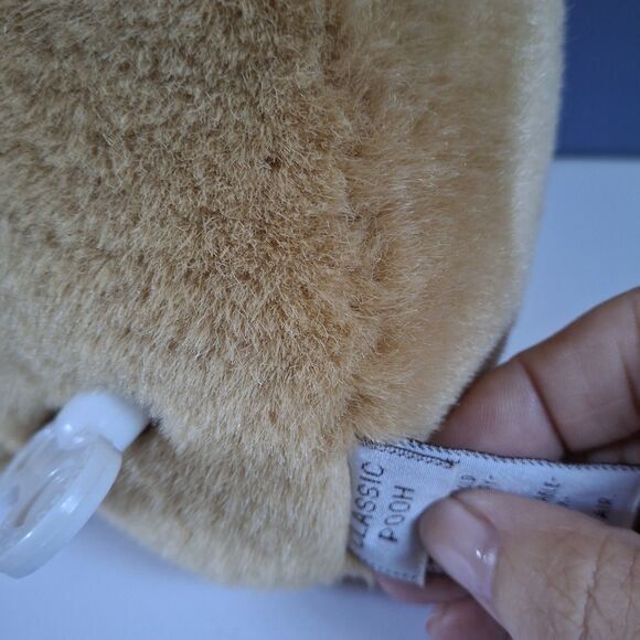 9" Winnie The Pooh Gund Classic Musical Stuffed Bear 1995  Disney EUC Clean! - Picture 7 of 7